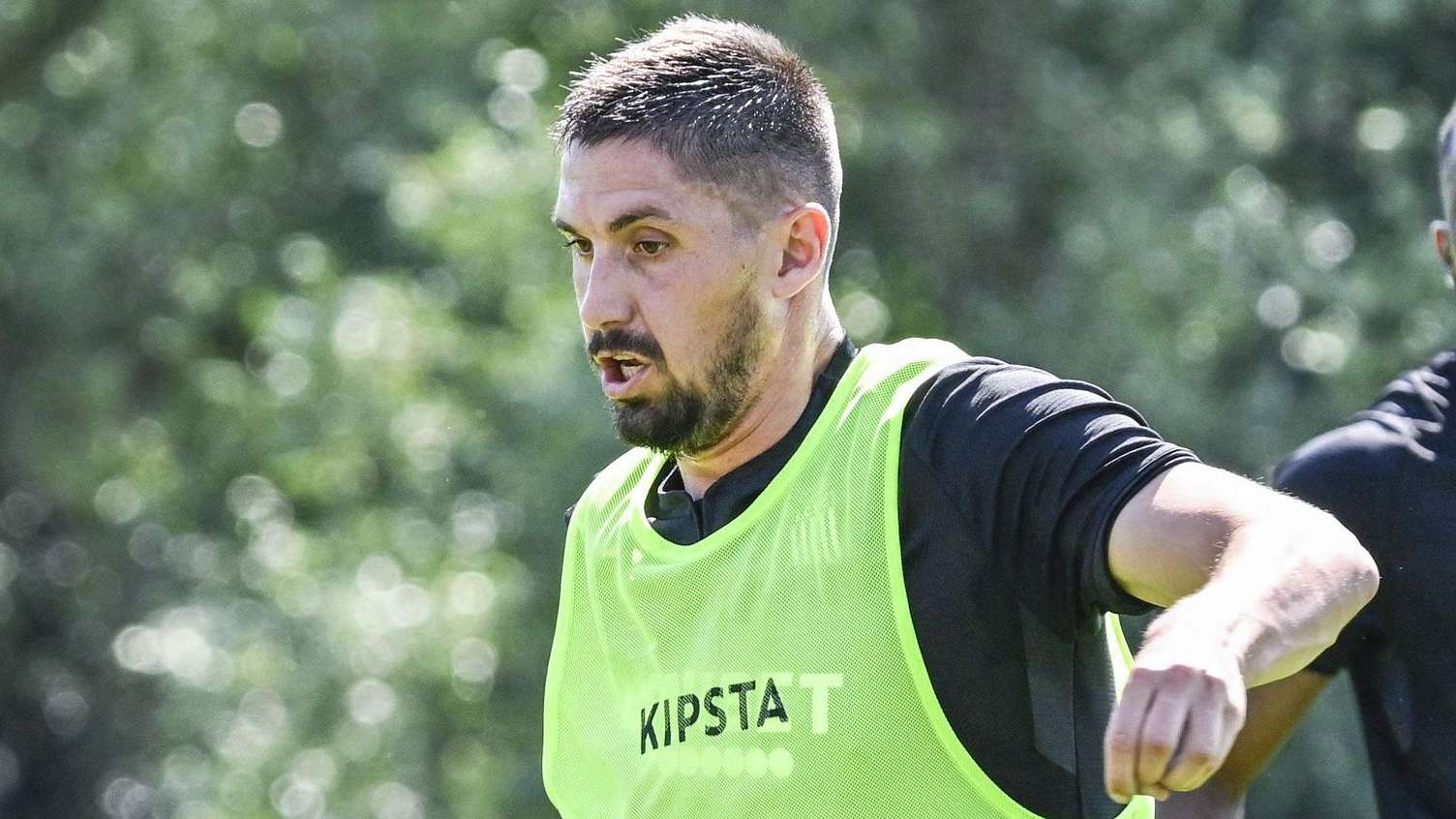 對手感到巨 對手感到巨